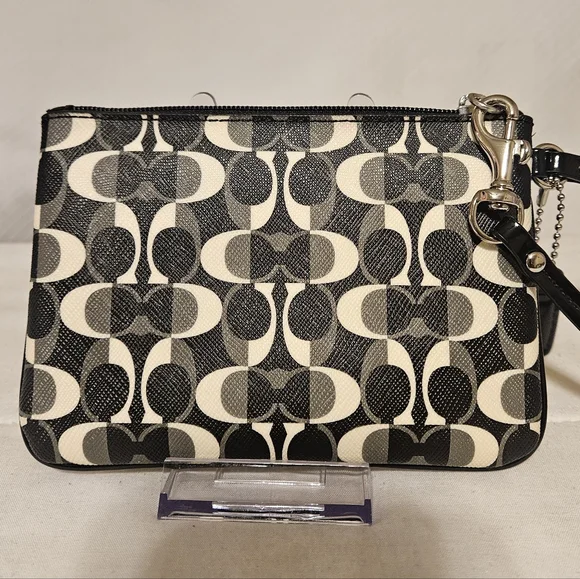 Coach Peyton Dream C Small Wristlet - EUC - Picture 6 of 7